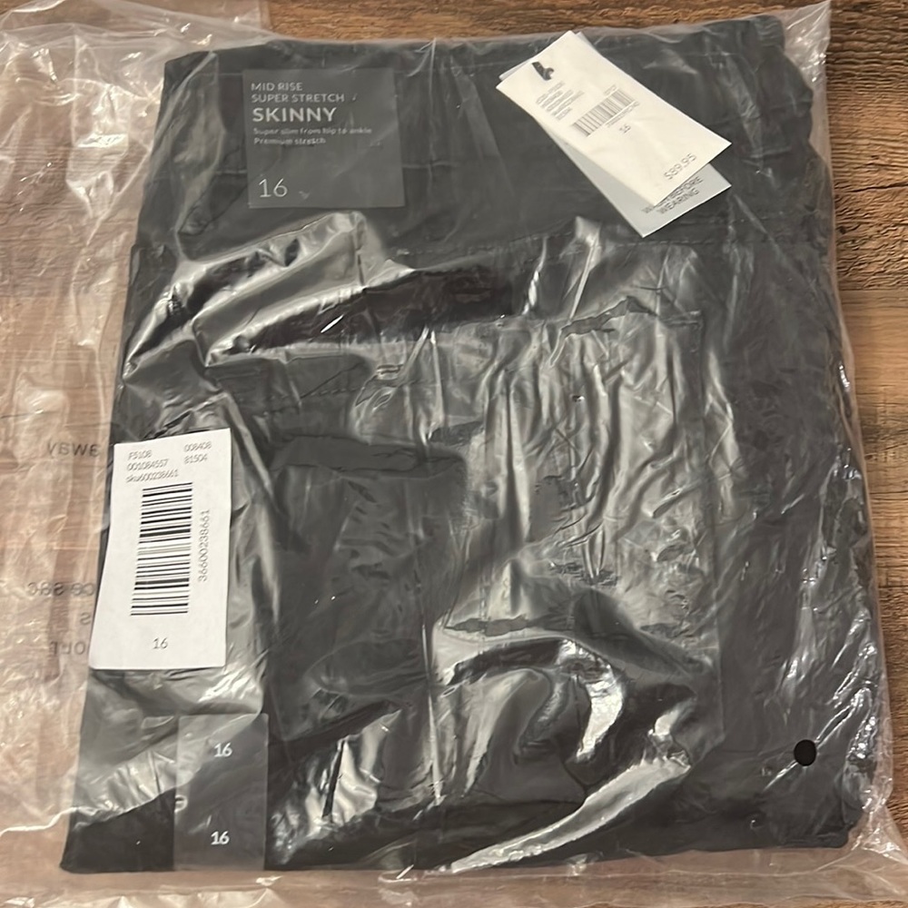 NWT Lane Bryant Skinny Jeans sz 16